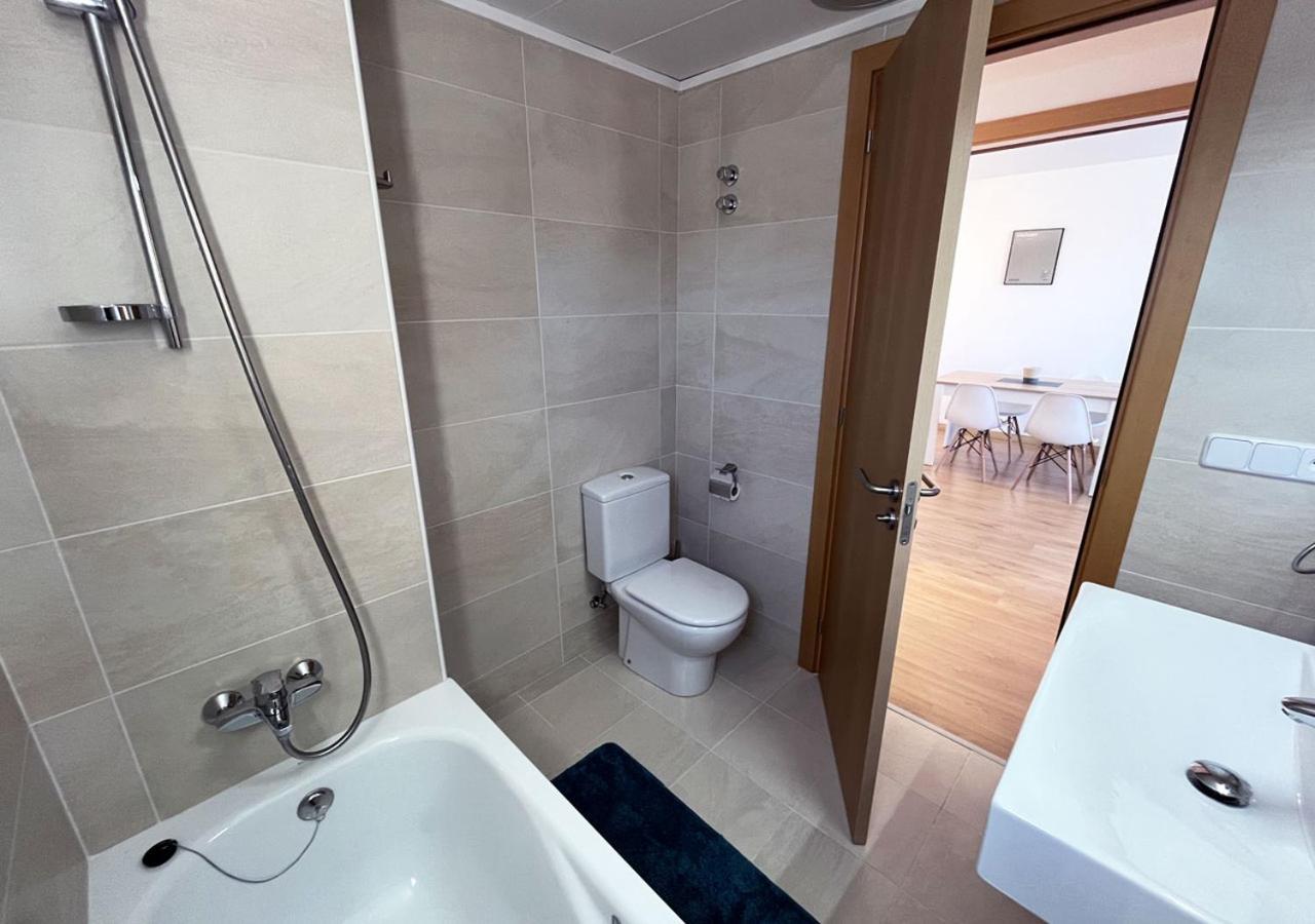 2-Bedroom Brand New Apartment Steps From The Beach リャンサ エクステリア 写真