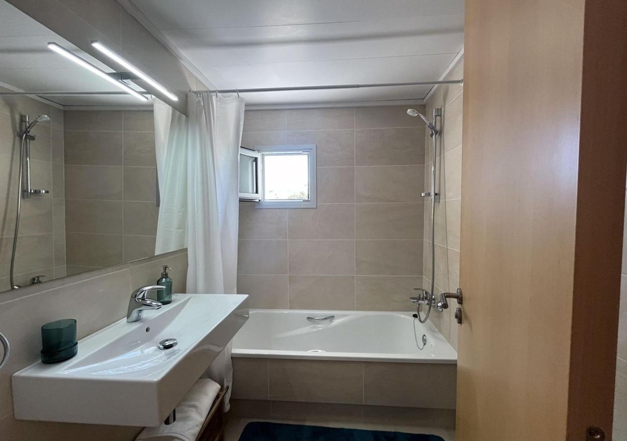 2-Bedroom Brand New Apartment Steps From The Beach リャンサ エクステリア 写真